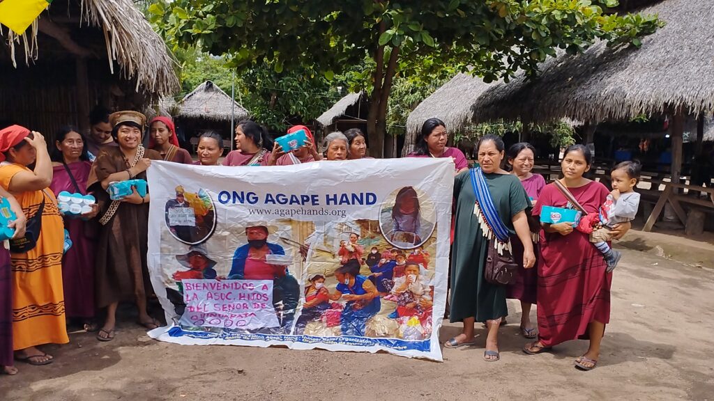 Thanks to Banco de Alimentos and Ágape Hand, milk packages were delivered to an Ashaninka community, turning an ordinary day into one of history and happiness.